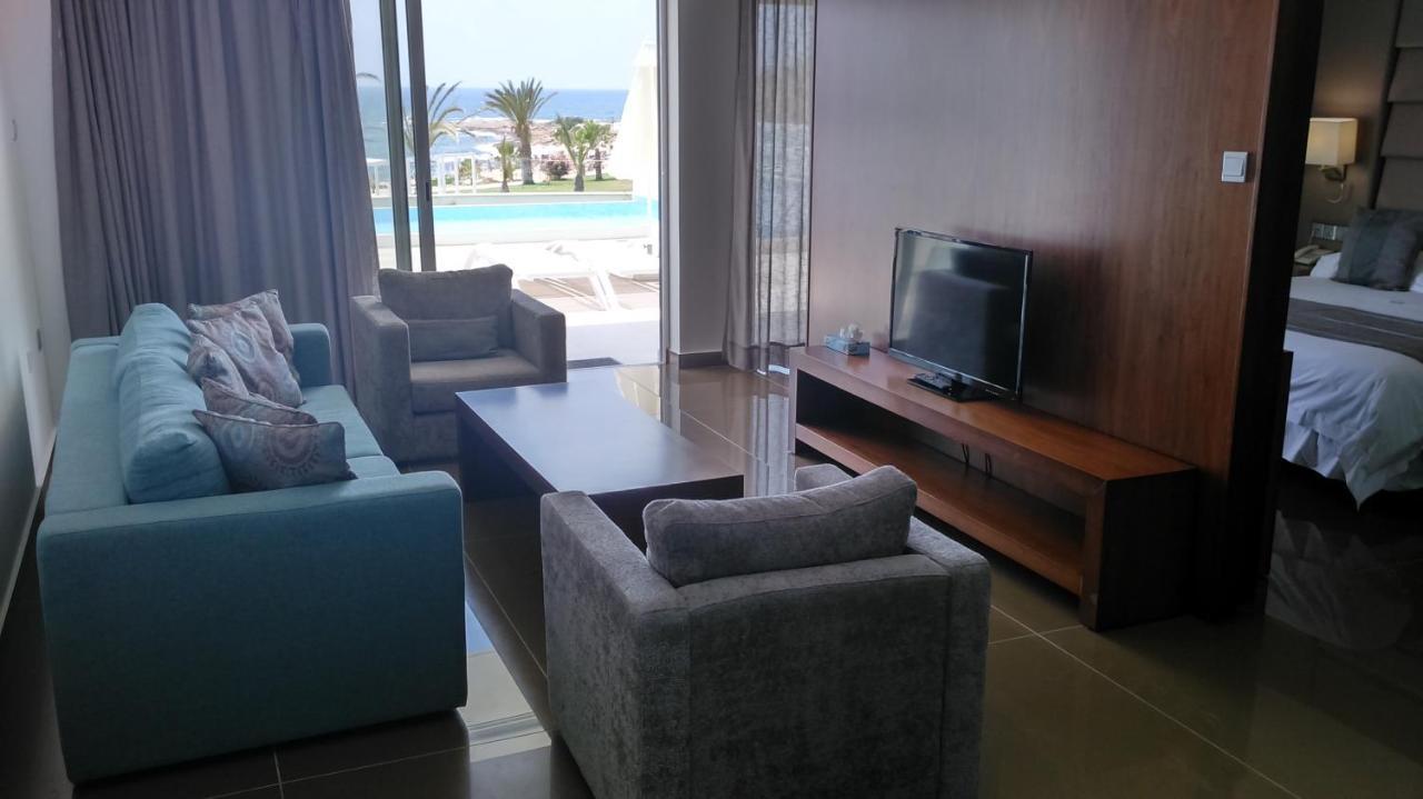 King Evelthon Beach Hotel & Resort Pafos Zewnętrze zdjęcie